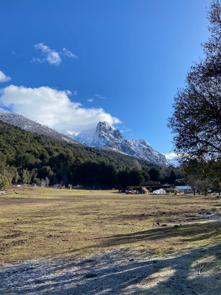 Bariloche, montanhas com neve no inverno argentino